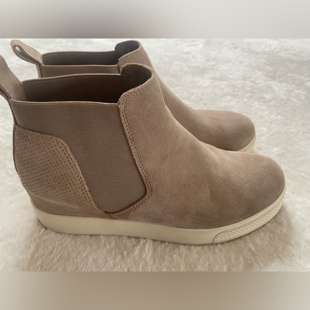 Dolce Vita Beige Suede Wedge Sneakers
